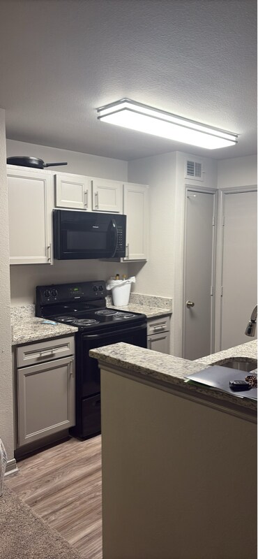 1201 E Park Blvd unit Building 19 unit 192, Plano, TX 75074 - photo 1