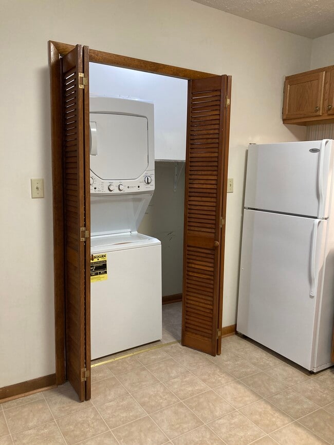 258 Blue Prince Rd unit 201, Bluefield, WV 24701 - photo 3