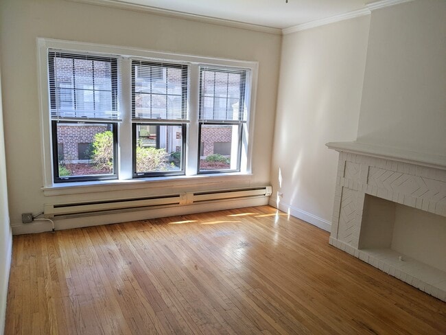 1313 Oak Ave unit 1321-B3, Evanston, IL 60201 - photo 3