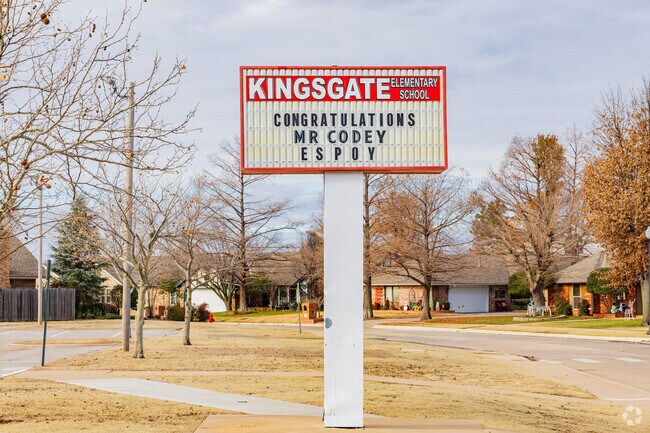 Close up shot of the signage of Kingsgate Elementary School.