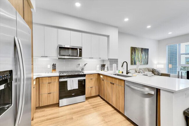 593 Camino de la Reina unit ID1343835P, San Diego, CA 92108 - photo 2