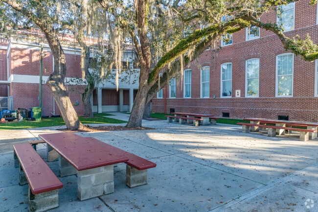 Gorrie Elementary School has outdoor seating for lunch.