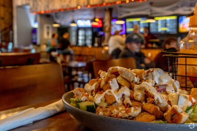 Dining options are plentiful in and around Pepper Ridge.