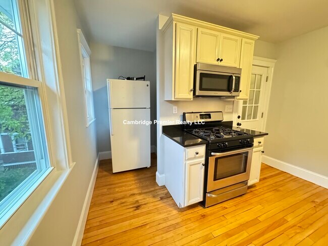 12 Fairfax St unit 2, Somerville, MA 02144 - photo 4