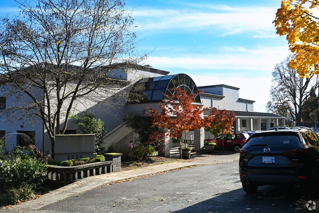 A Renaissance School of Arts & Sciences provides education in the neighborhood 
South Portland.