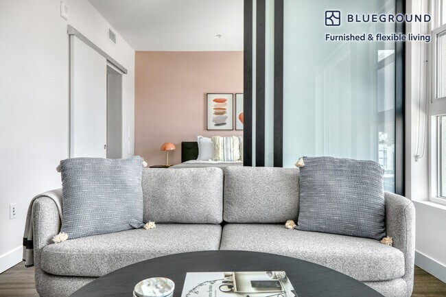 6677 W Santa Monica Blvd unit FL7-ID904, Los Angeles, CA 90038 - photo 2