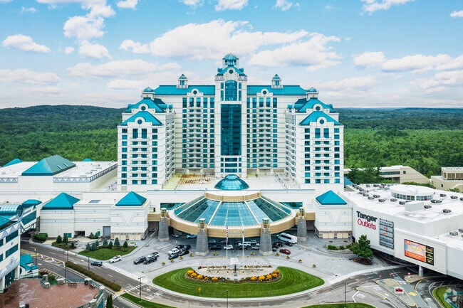 Taftville, CT, is conveniently located between two major casinos, including Foxwoods Casino.