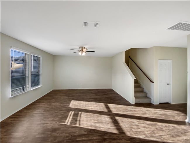 325 Bedford Falls Ln, Jarrell, TX 76537 - photo 3