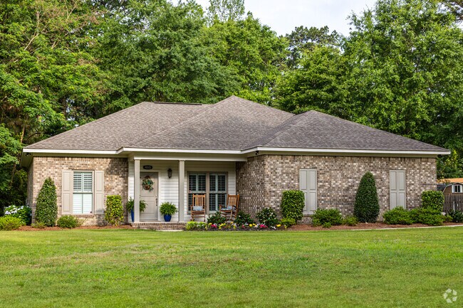 Camden's New Traditional ranch-style houses are found throughout the city, and traditional homes are also available.