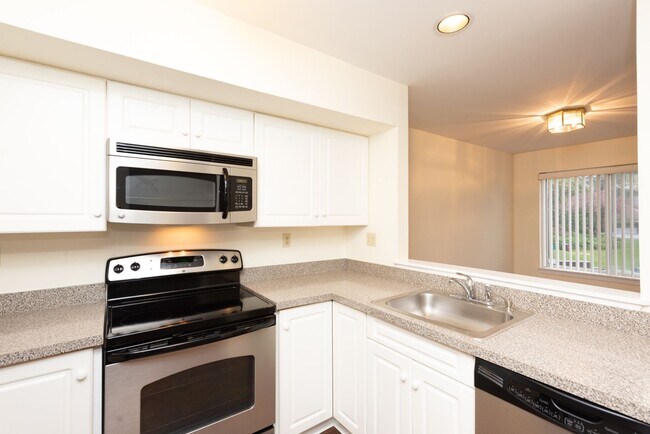 Rent in North Haven, convenient to everything!, North Haven, CT 06473 - photo 3