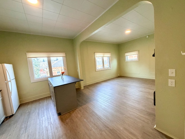 213 1/2 W Park St unit 2, Livingston, MT 59047 - photo 3