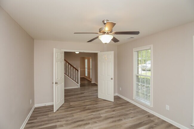 1183 Crestbrook Dr SW, Mableton, GA 30126 - photo 4