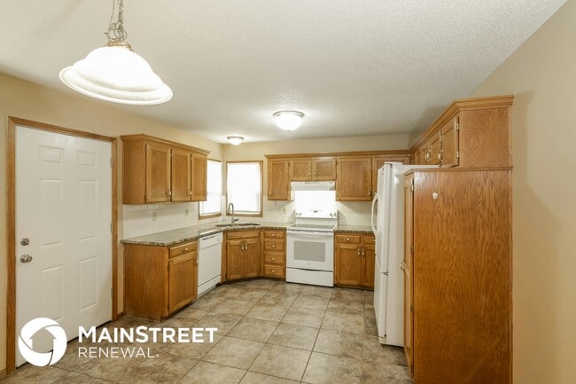 525 Kenneth Ln, Belton, MO 64012 - photo 7