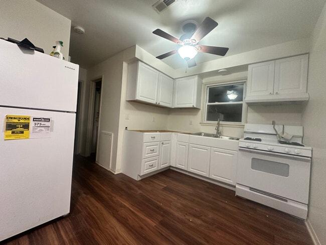 223-223 S Rosemary Ave unit 221 - VACANT, Lansing, MI 48917 - photo 2