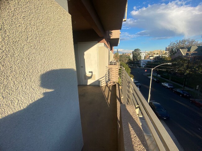 332 S Virgil Ave unit 302, Los Angeles, CA 90020 - photo 6