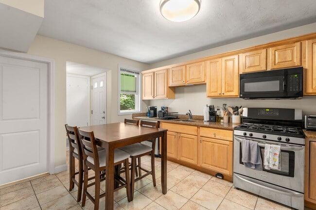93 Kilsyth Rd unit 1, Brighton, MA 02135 - photo 3