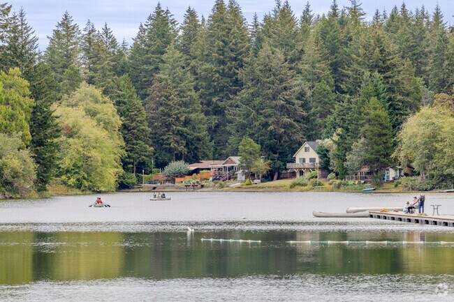 Miracle Ranch Summer Camp kids out canoeing on Horseshoe Lake in Burley WA.