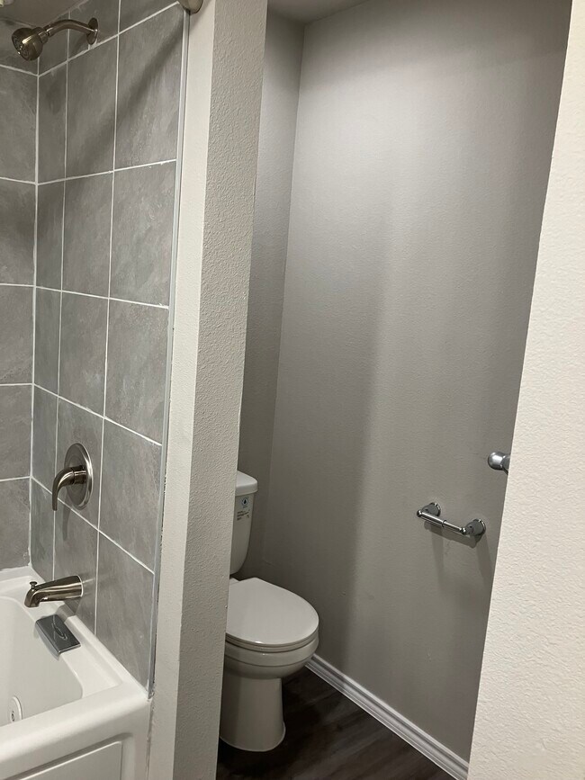 6108 Abrams Rd unit 210, Dallas, TX 75231 - photo 4