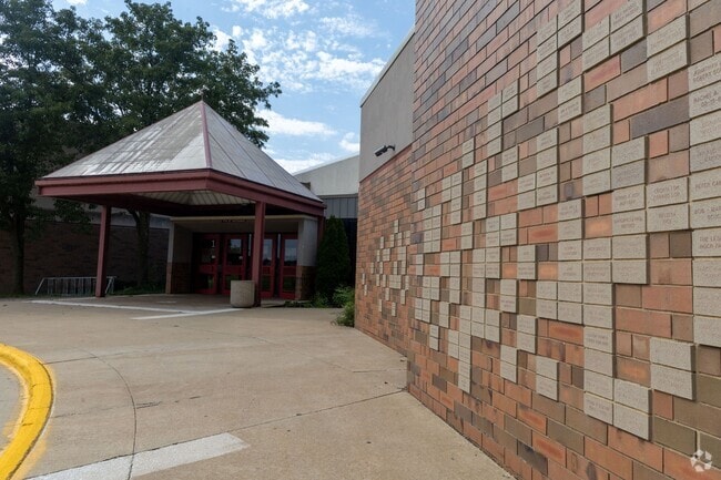 Welcome to North Canton Hoover High School in North Canton.