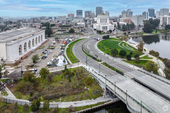 Peralta Park currently hosts homeless encampments.