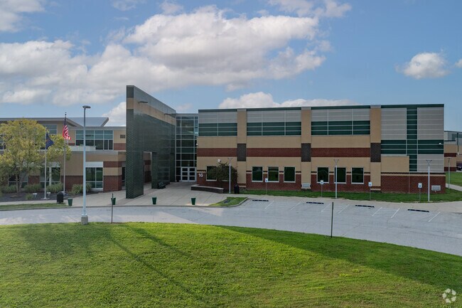 North Junior High School has 929 students in attendance.