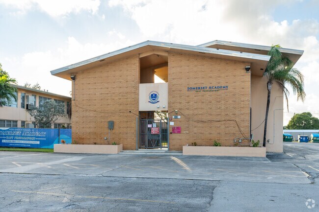 In the Heart of Learning, Somerset East Prep Radiates Wisdom, Guiding Paths to Excellence.