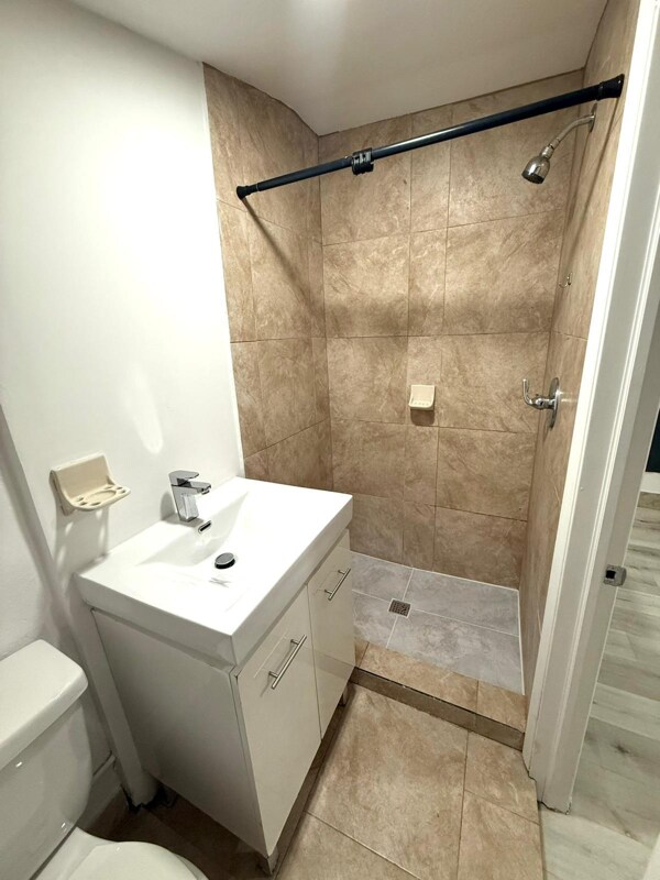 1150 W 28th St unit EFFICIENCY REAR LEFT, Hialeah, FL 33010 - photo 6