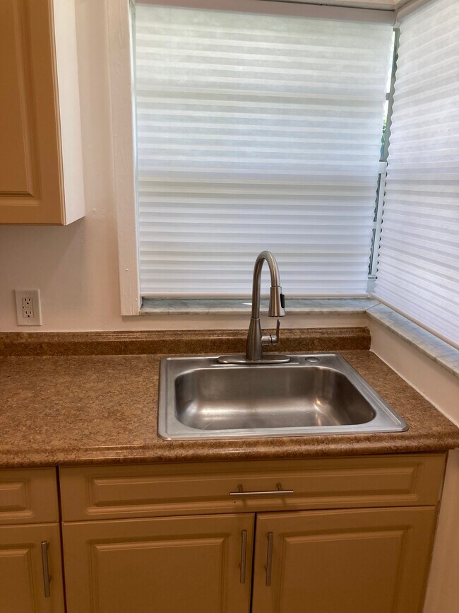 2101 Bay Dr unit 3, Miami Beach, FL 33141 - photo 7