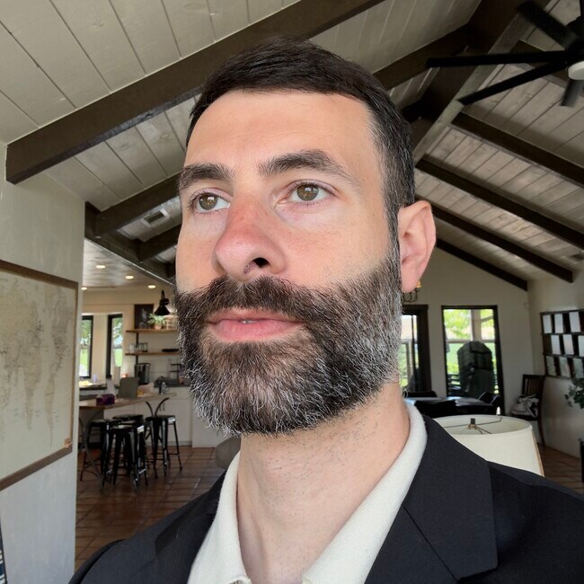 Agent Photo