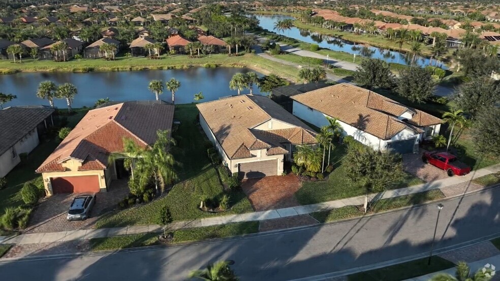 13812 Karina St, Venice, FL 34293 - photo 2