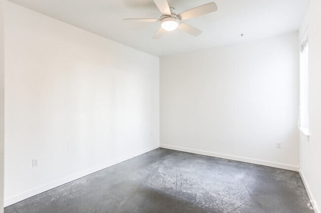 1BR, 1BA - 548SF