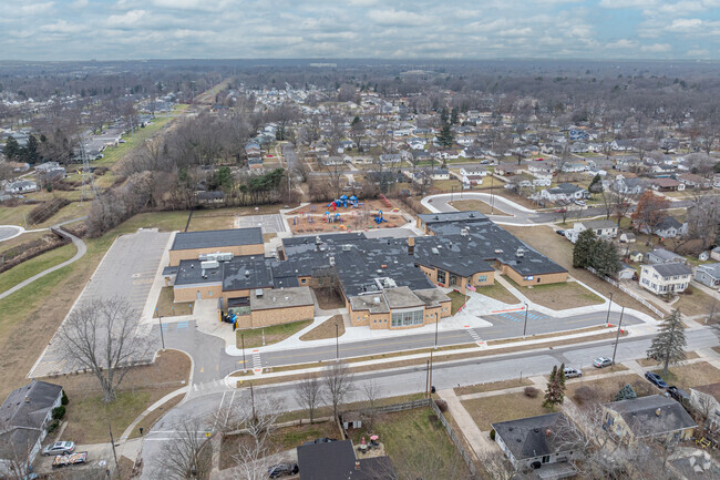 Meadowlawn Elementary School, campus.