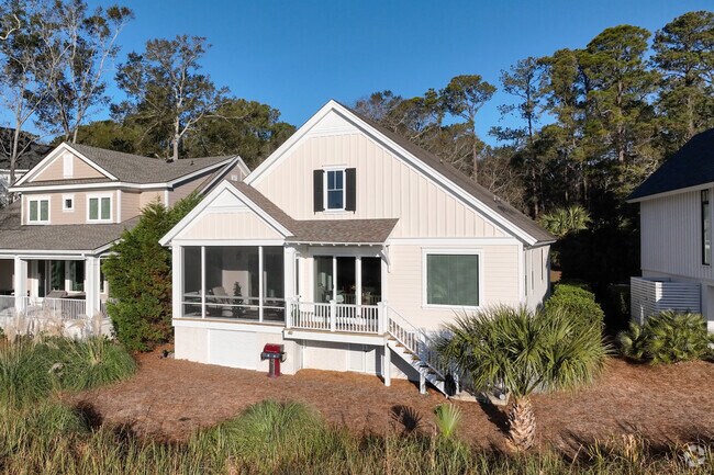 Ranch homes here reflect Hilton Head’s relaxed coastal vibe.