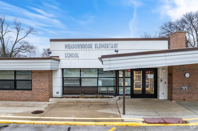 Meadowbrook Elementary School has 432 enrolled students in grades PK-5.
