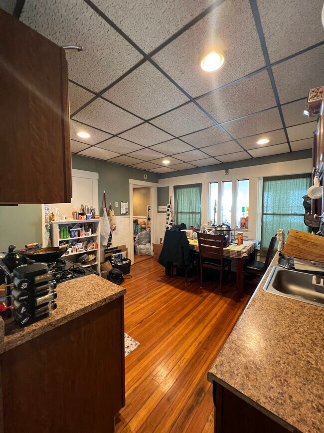 363 Beacon St unit 2, Somerville, MA 02143 - photo 3