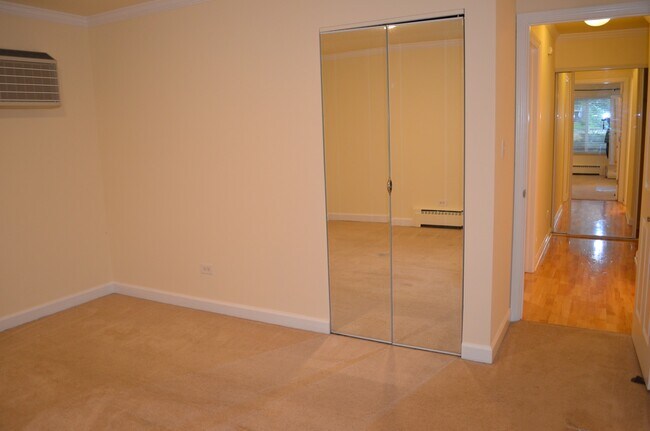 2407 N Kennicott Dr unit Greenbrier, Arlington Heights, IL 60004 - photo 7