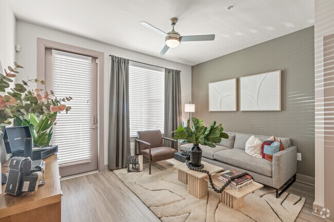 1BR, 1BA - 722 SQFT - Living Room