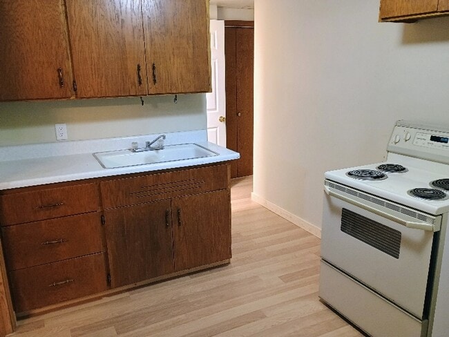 1325 9th St S unit 1325 9th St S Apt 8, Virginia, MN 55792 - photo 7