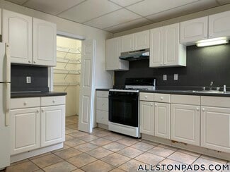 437 Cambridge St Unit 32, Boston, MA 02134