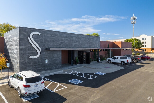 Take your family for a nice meal at Scotch & Sirloin in Longview.