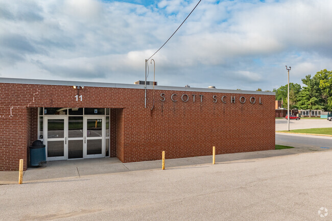 Scott Elementary School has a 19 to 1 student to teacher ratio.