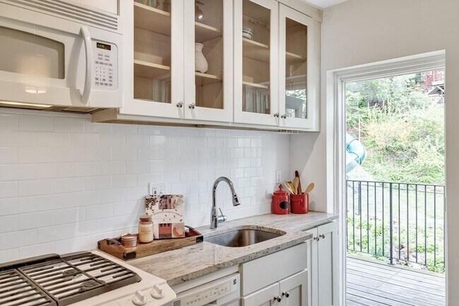 21 Westbourne Terrace unit 6, Brookline, MA 02446 - photo 3