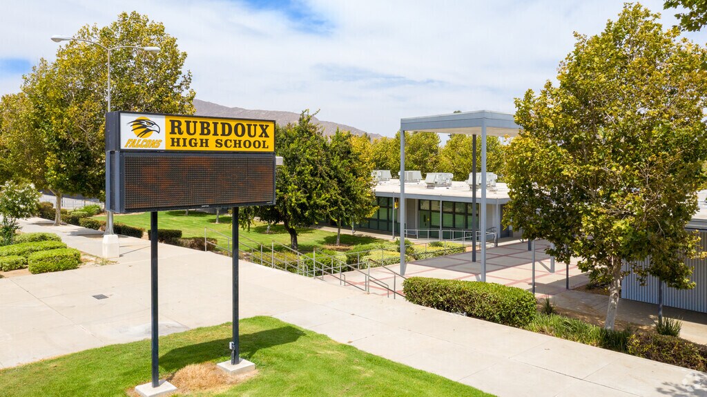 Rubidoux High School received a B- from Niche.