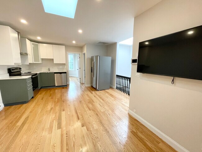 7 Warwick St unit 3, Roxbury Crossing, MA 02120 - photo 2