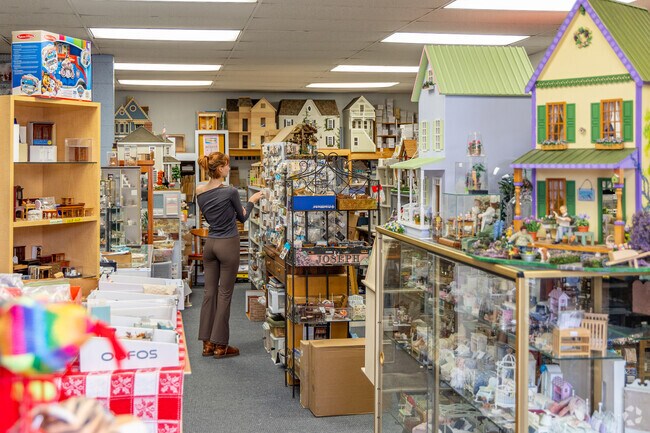 Lynlott Miniatures Dollhouse Junction in Aspinwall is a unique sight to see when in town.