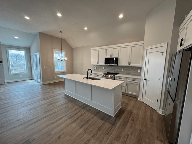 1407 SW Winthrop Dr, Lee's Summit, MO 64081 - photo 2