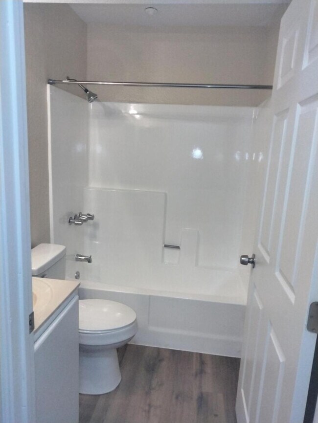 Arrow Apartments, Fontana, CA 92335 - photo 5