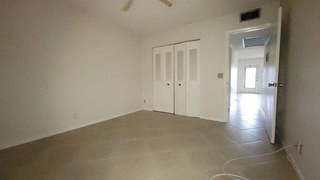 165 Canterbury G, West Palm Beach, FL 33417 - photo 5