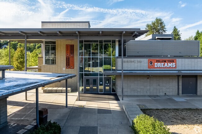 Kenmore Middle near Northshore Summit, is a highly rated middle school in the neighborhood.