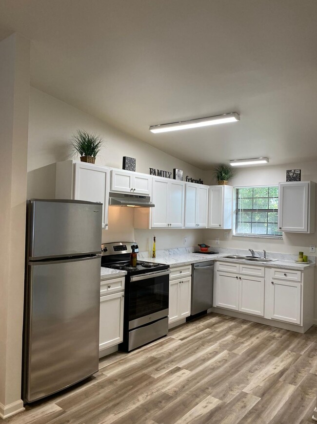 6933 W University Ave, Gainesville, FL 32607